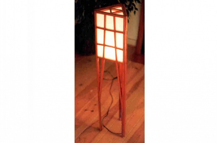 Flooe lamp